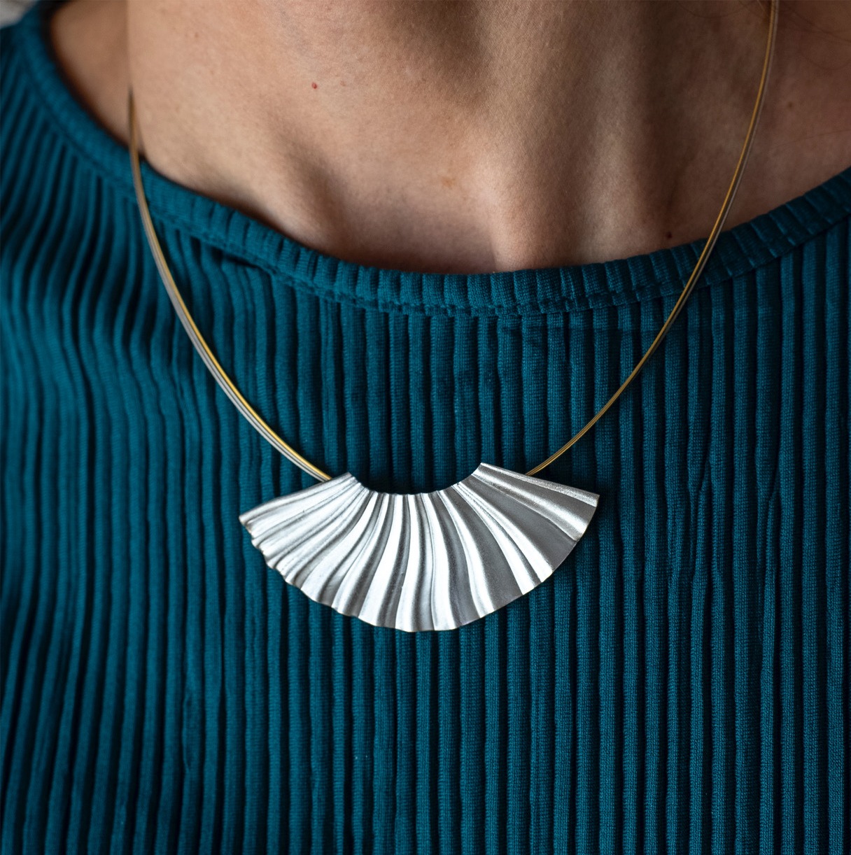 Pleats silver necklace